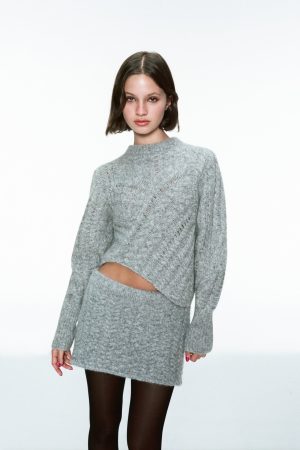CLARKE CABLE KNIT SWEATER – GREY