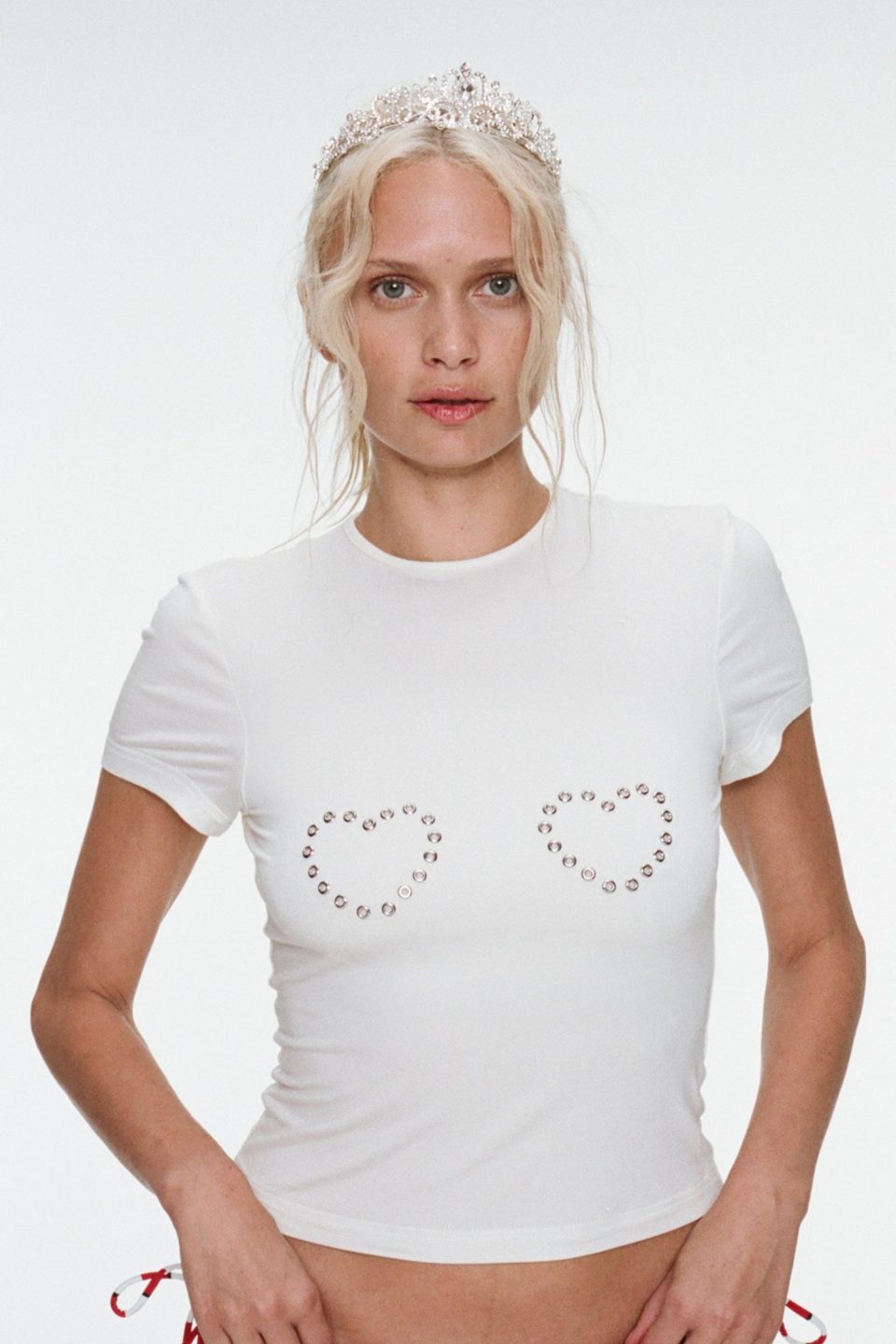 MINI TEE - WHITE GROMMET HEART